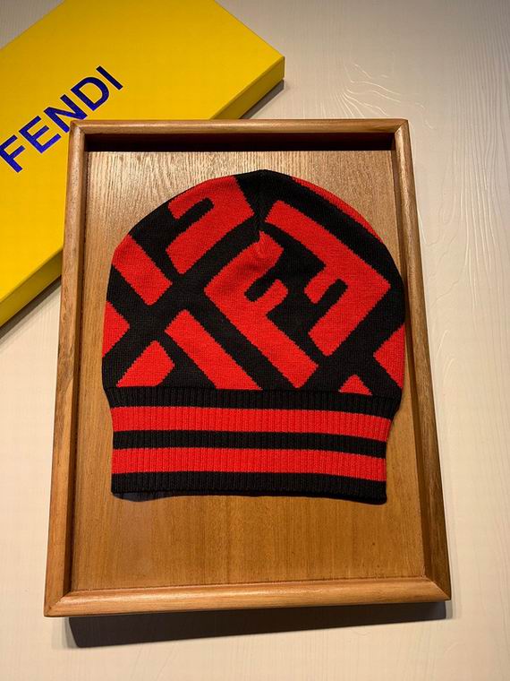 GORRO FENDI