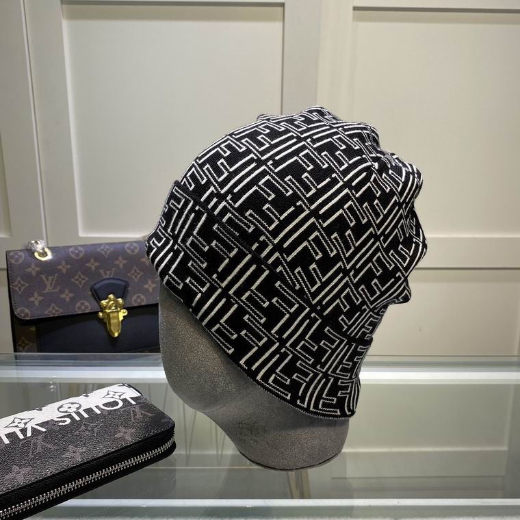 GORRO FENDI