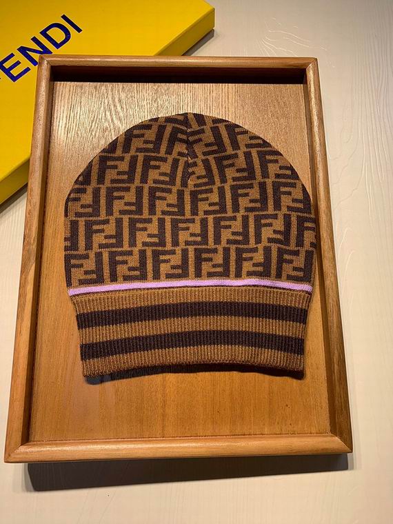 GORRO FENDI