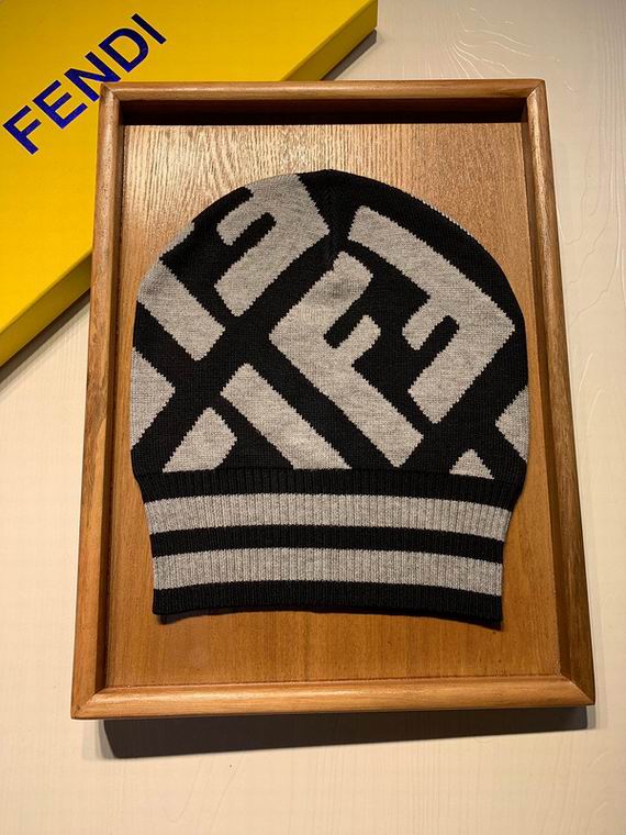 GORRO FENDI