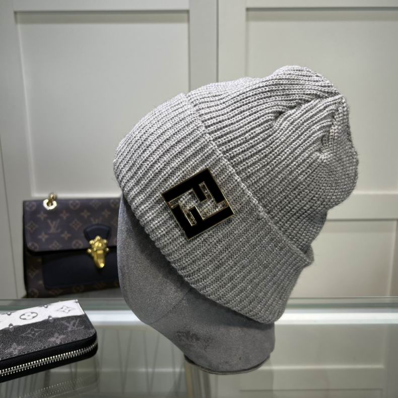 GORRO FENDI