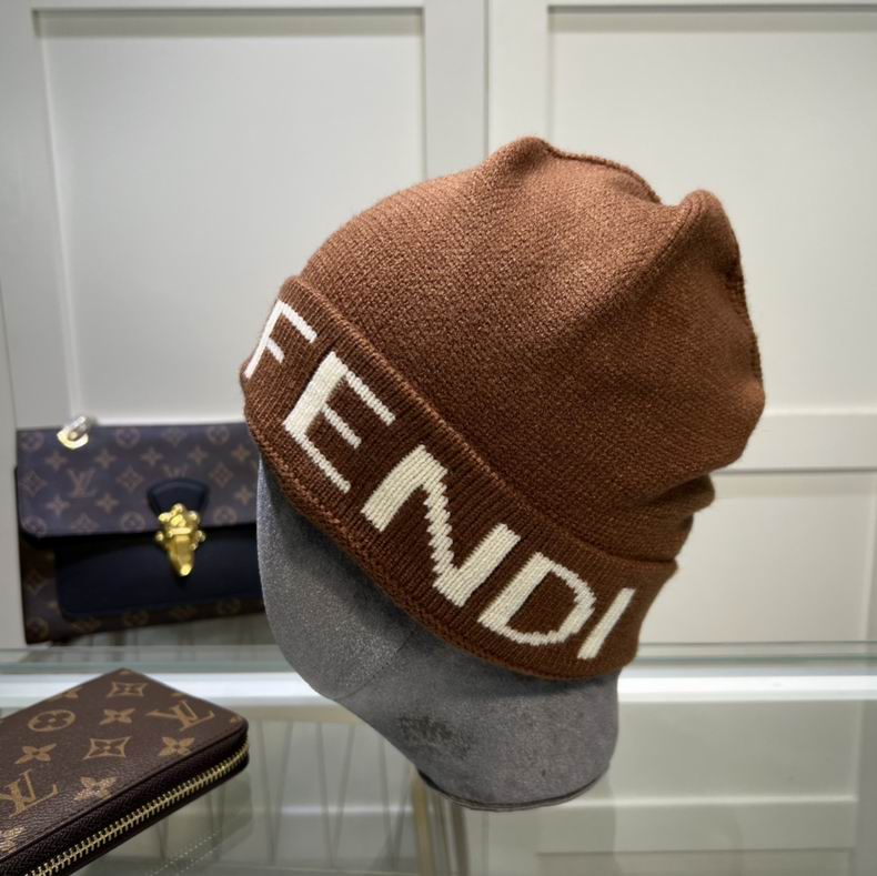 GORRO FENDI