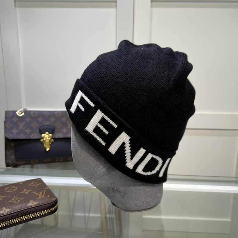 GORRO FENDI