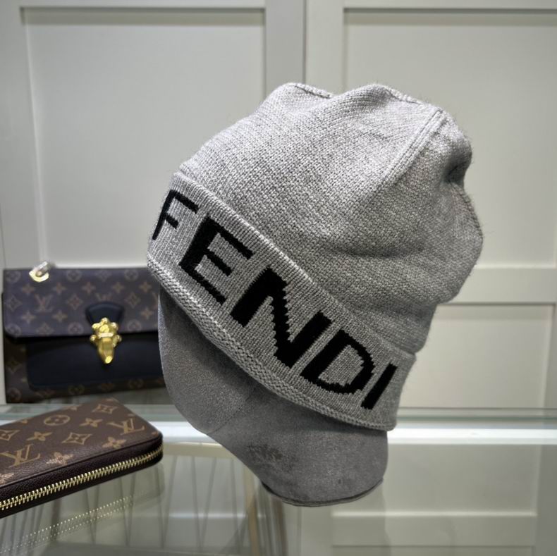 GORRO FENDI