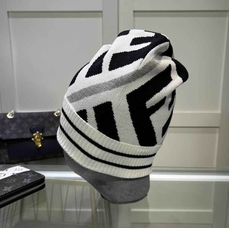 GORRO FENDI