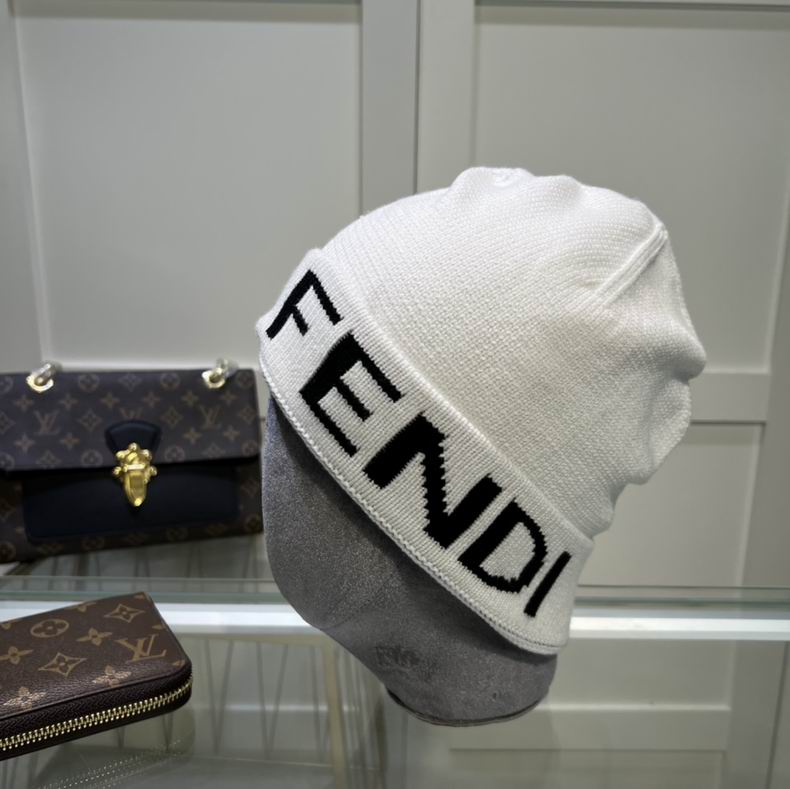 GORRO FENDI