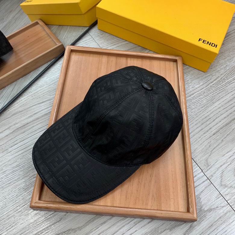 GORRA FENDI