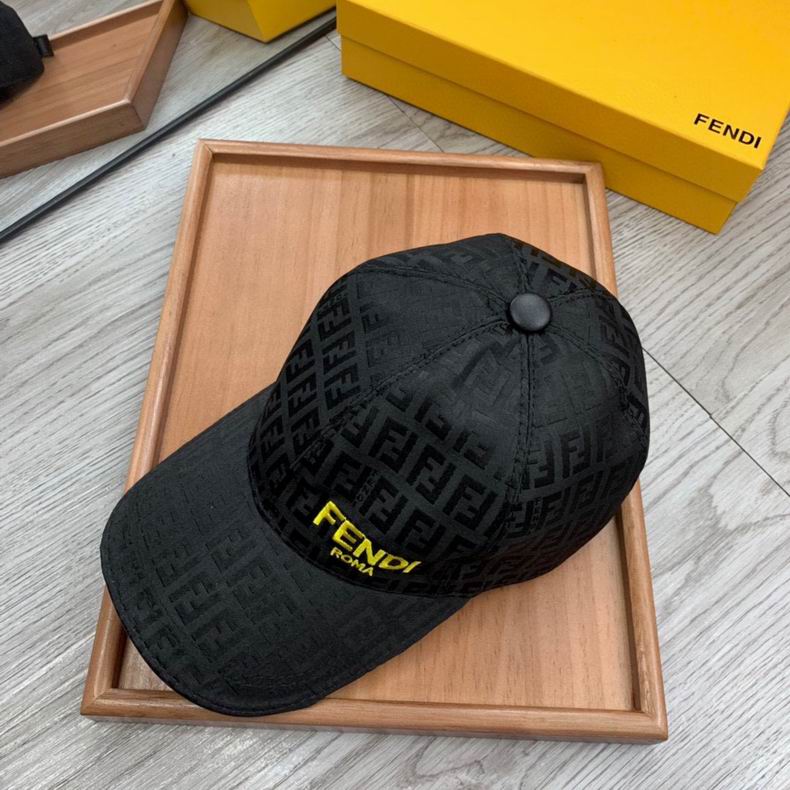 GORRA FENDI