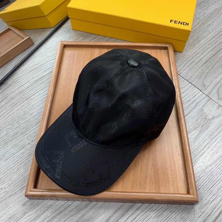 GORRA FENDI