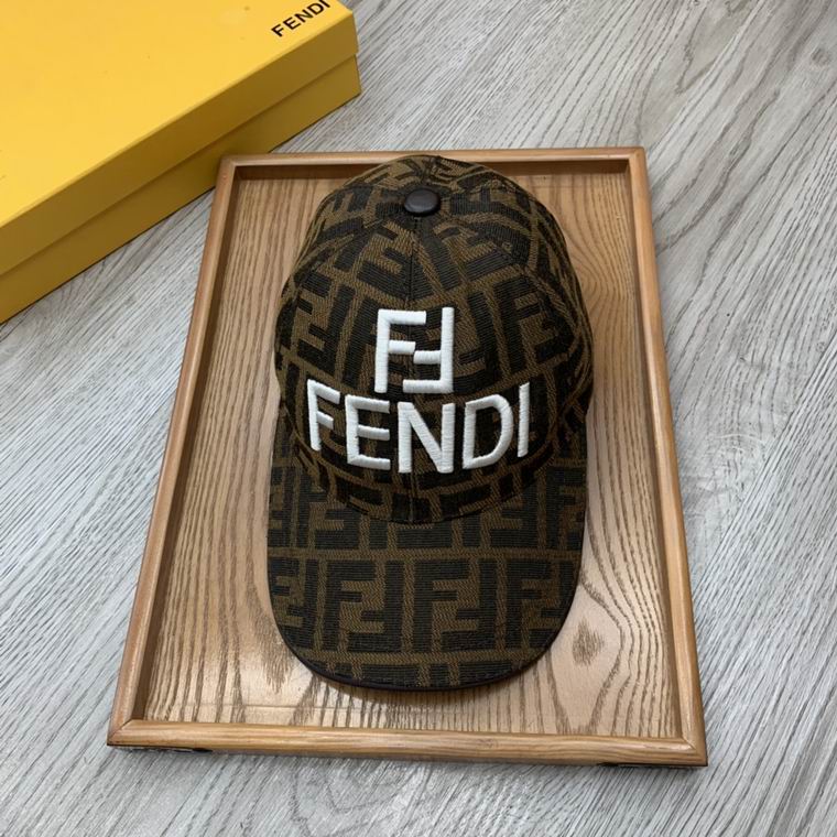 GORRA FENDI