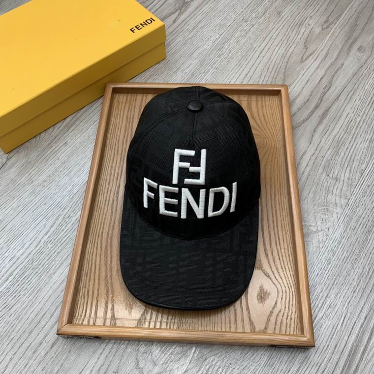 GORRA FENDI